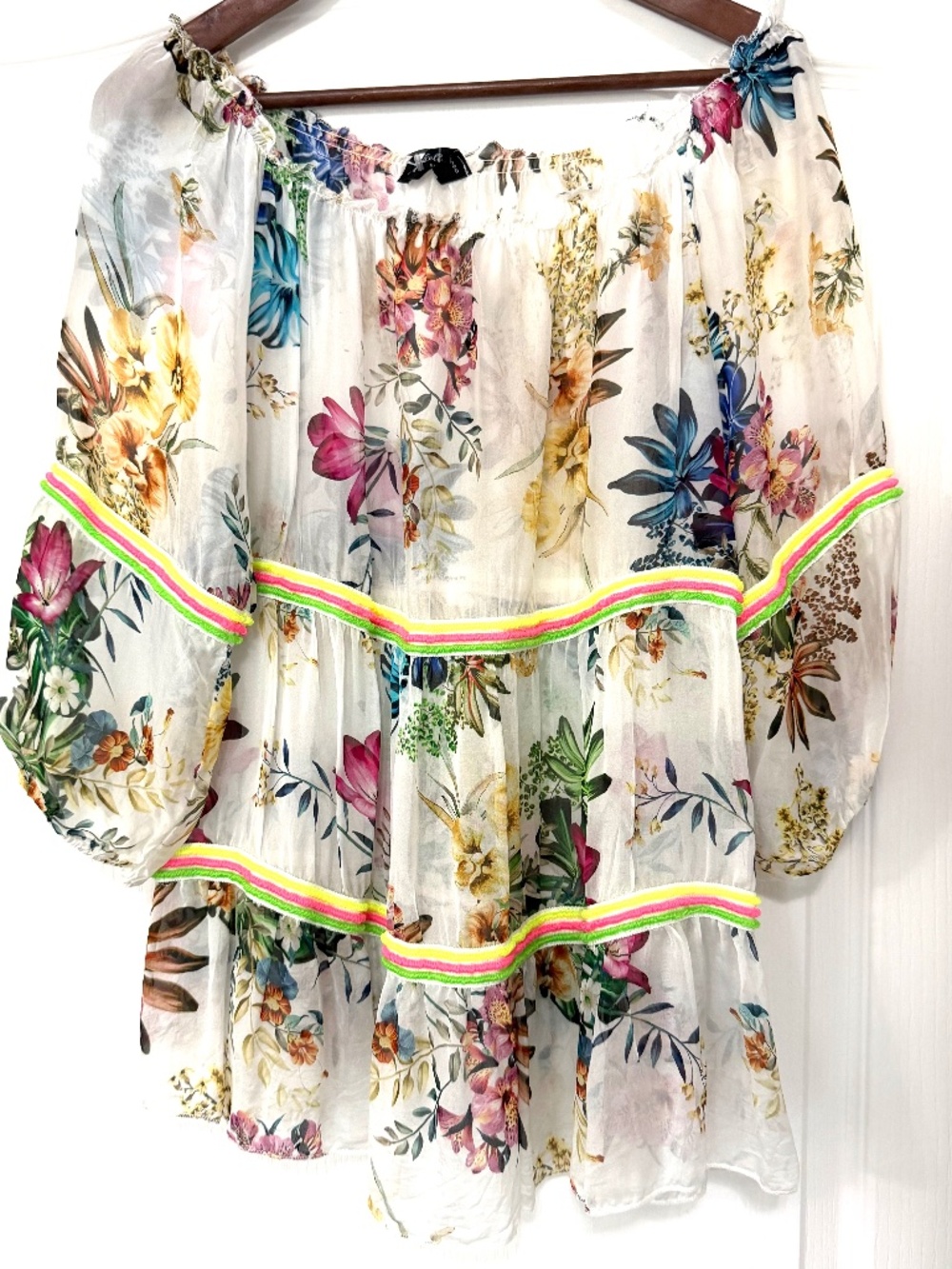 Bella Amore Made In Italy Silk Floral Off The Shoulder Ruffle Top Med